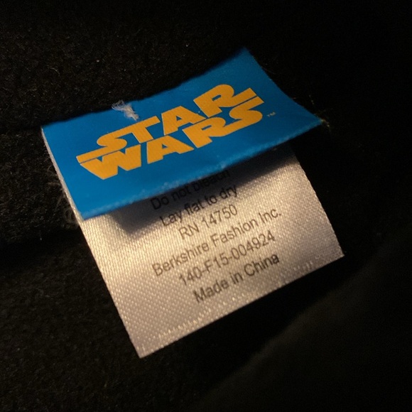 Star Wars toddler Winter Hat and Mitten set. - Picture 7 of 9